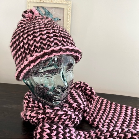 Handmade hand knitted crafted pink brown fringe scarf and hat set pom-pom - Picture 6 of 6